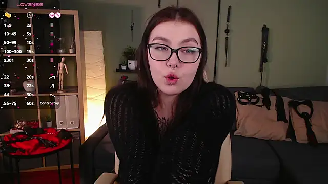 Snapshot of Arizonaa_Muse chatting on March 9, 3:32 am Arizonaa Muse online show from March 9, 3:32 am