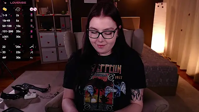 Snapshot of Arizonaa_Muse chatting on February 21, 3:34 am Arizonaa Muse online show from February 21, 3:34 am