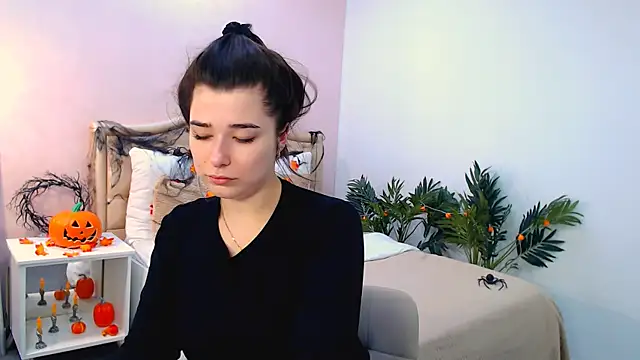  Sun Shy  online show from October 31, 6:43 am