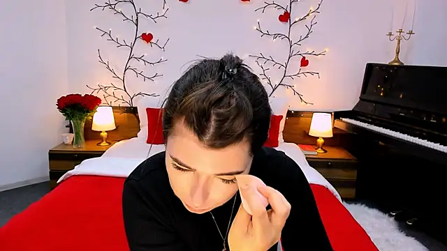  Sun Shy  online show from September 23, 9:16 am