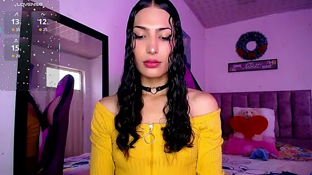 Lanna hott  online show from June 24, 6:50 pm