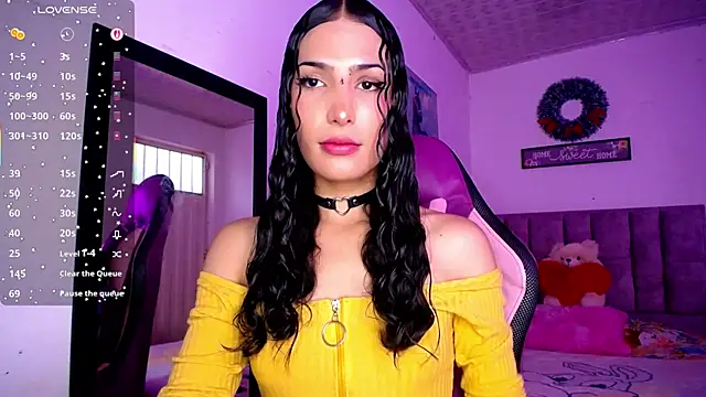 Lanna hott  online show from July 7, 6:55 pm
