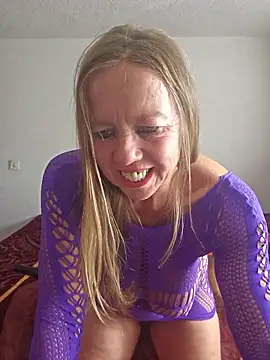 Snapshot of Supertitten95DD chatting on September 30, 8:20 am Supertitten95DD online show from September 30, 8:20 am