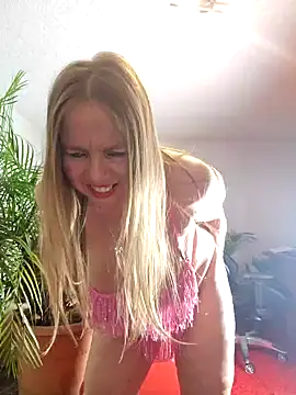 Snapshot of Supertitten95DD chatting on March 11, 5:57 pm Supertitten95DD online show from March 11, 5:57 pm