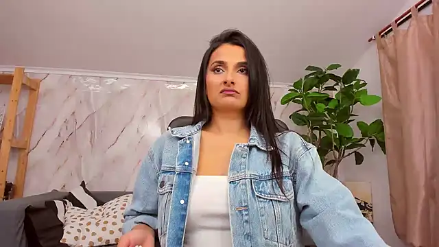 Snapshot of JennaPrice chatting on January 9, 3:23 pm JennaPrice online show from January 9, 3:23 pm