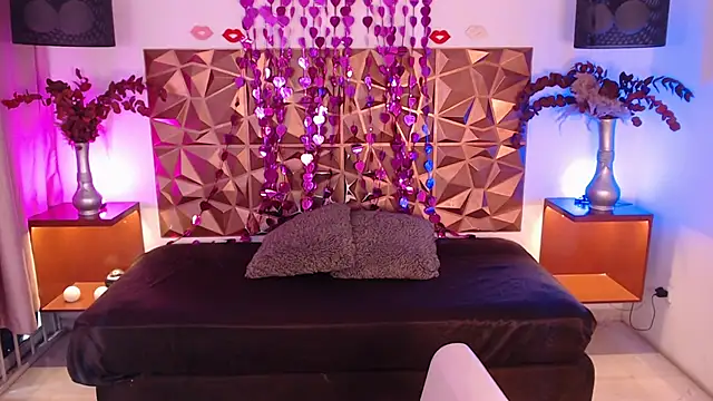 Snapshot of AitanaEvans chatting on February 15, 8:23 pm AitanaEvans online show from February 15, 8:23 pm