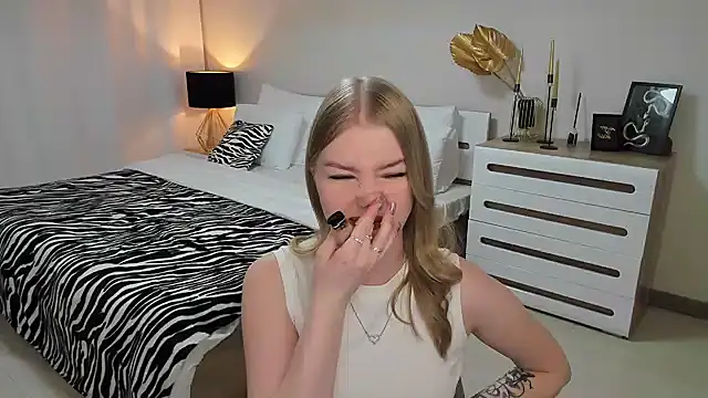 shy  lady online show from March 4, 9:22 pm