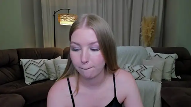 shy  lady online show from May 28, 6:03 pm