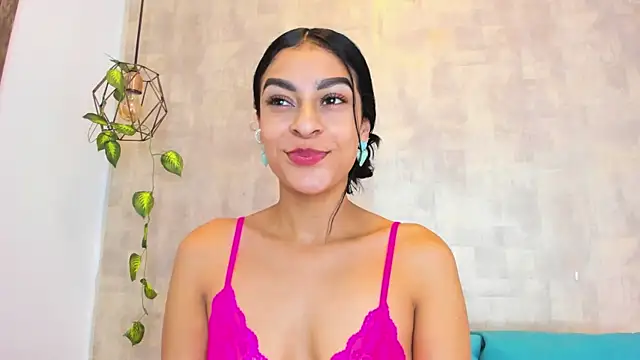 Snapshot of Yasiir_0229 chatting on December 7, 8:44 pm Yasiir 0229 online show from December 7, 8:44 pm
