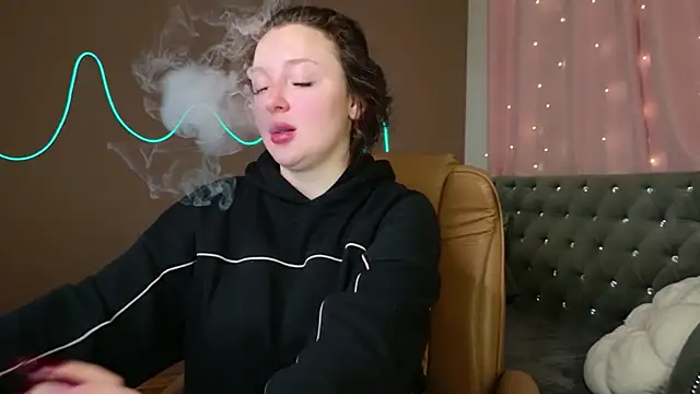 Snapshot of GloriNichols chatting on October 21, 5:18 am GloriNichols online show from October 21, 5:18 am