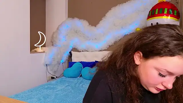 Snapshot of GloriNichols chatting on December 4, 6:12 am GloriNichols online show from December 4, 6:12 am