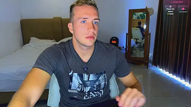 tommy cumfinger online show from April 18, 1:30 am