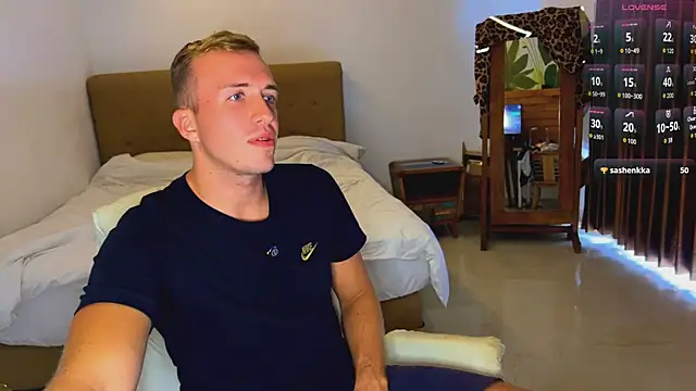 Snapshot of tommy_cumfinger chatting on May 18, 2:33 am tommy cumfinger online show from May 18, 2:33 am