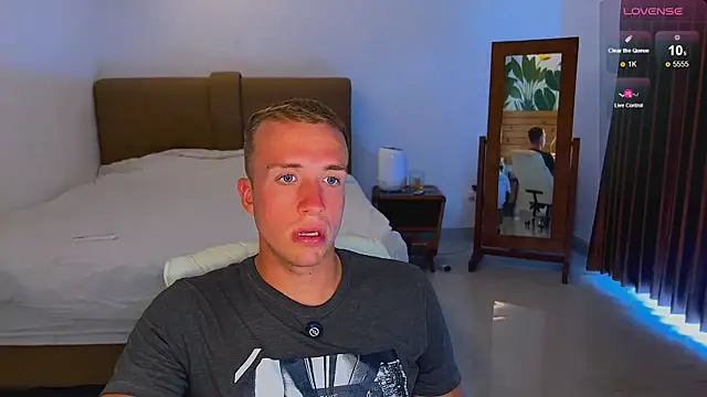 Snapshot of tommy_cumfinger chatting on September 26, 3:46 am tommy cumfinger online show from September 26, 3:46 am