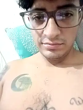 Snapshot of ale3J4a chatting on December 17, 2:33 pm ale3J4a online show from December 17, 2:33 pm