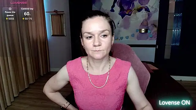 Snapshot of AriaGray chatting on June 19, 2:28 am AriaGray online show from June 19, 2:28 am