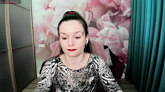 Snapshot of AriaGray chatting on June 27, 4:13 pm AriaGray online show from June 27, 4:13 pm