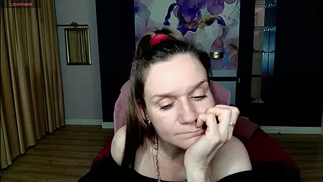 Snapshot of AriaGray chatting on February 6, 1:01 am AriaGray online show from February 6, 1:01 am