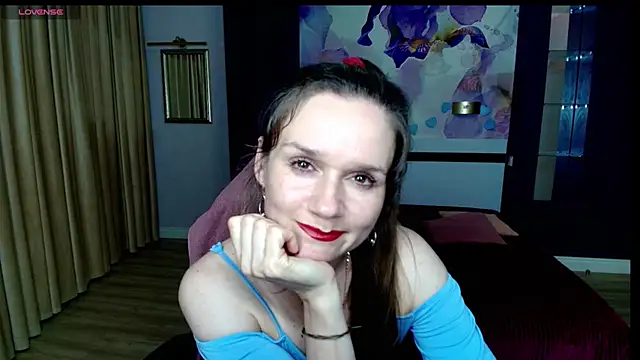 Snapshot of AriaGray chatting on July 4, 8:13 pm AriaGray online show from July 4, 8:13 pm