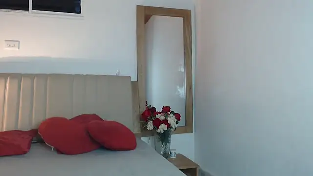 Snapshot of sabrina_brunette chatting on February 26, 2:44 am sabrina brunette online show from February 26, 2:44 am