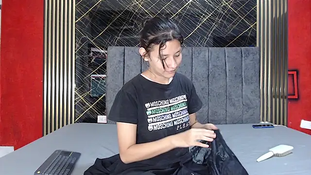 FerneyManti online show from April 4, 3:07 pm