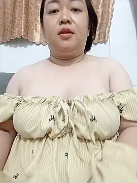 Snapshot of VyOanh2K chatting on May 17, 4:29 pm VyOanh2K online show from May 17, 4:29 pm