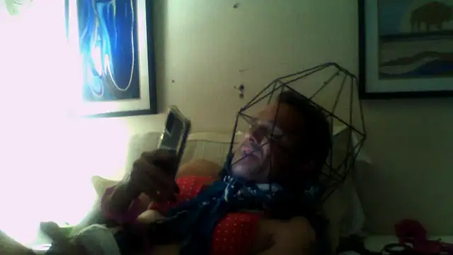Snapshot of biguns2e chatting on October 26, 2:28 pm biguns2e online show from October 26, 2:28 pm