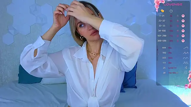 Lynna Sparks online show from November 13, 3:54 am