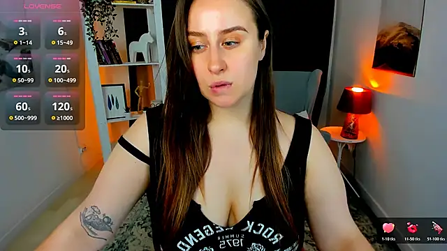 Snapshot of Lattea chatting on October 18, 4:20 pm Lattea online show from October 18, 4:20 pm