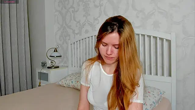 Snapshot of Eva__Lewis chatting on June 5, 6:52 am Eva Lewis online show from June 5, 6:52 am