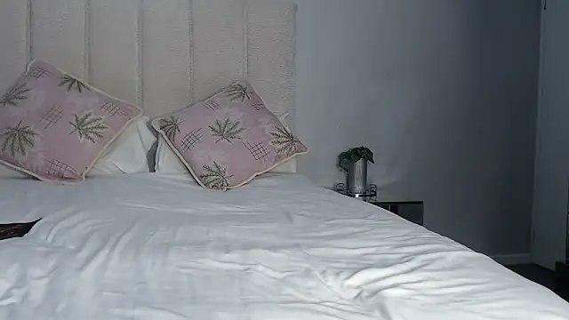 Pinkpyssy online show from April 24, 12:01 am