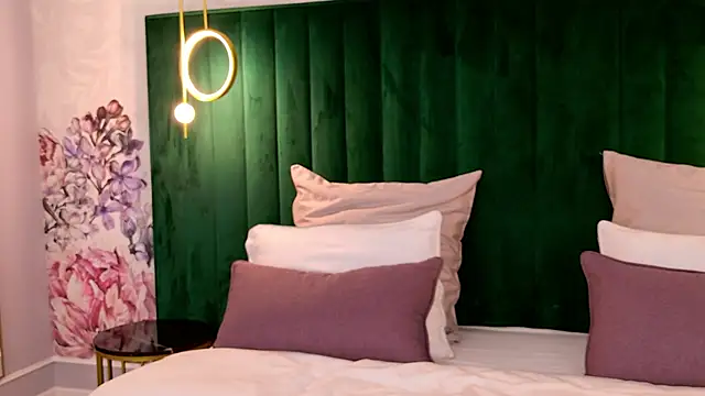 DeniseReese online show from March 3, 4:32 am