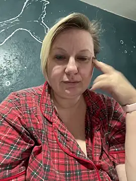 CuteHanna online show from December 18, 8:30 am