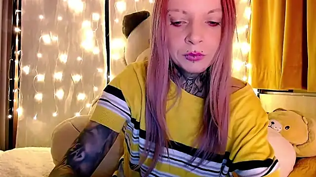 Snapshot of InesGold chatting on December 3, 4:17 pm InesGold online show from December 3, 4:17 pm