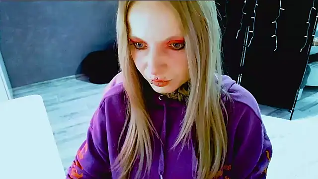 Snapshot of InesGold chatting on October 1, 8:13 pm InesGold online show from October 1, 8:13 pm