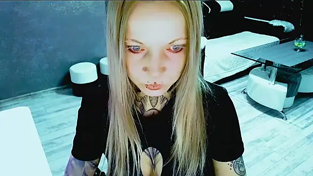 Snapshot of InesGold chatting on October 29, 8:13 am InesGold online show from October 29, 8:13 am