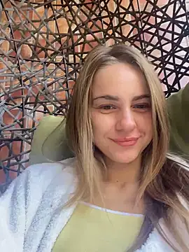 Snapshot of GraceTorrez chatting on November 10, 12:21 pm GraceTorrez online show from November 10, 12:21 pm