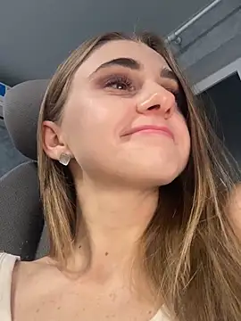 Snapshot of GraceTorrez chatting on November 17, 8:02 pm GraceTorrez online show from November 17, 8:02 pm