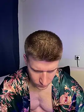 Snapshot of Bruno_Banani chatting on January 21, 9:15 pm Bruno Banani online show from January 21, 9:15 pm