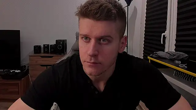 Snapshot of Bruno_Banani chatting on March 22, 6:47 pm Bruno Banani online show from March 22, 6:47 pm