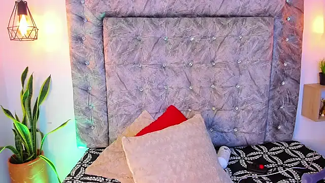 Snapshot of sweet_abby1 chatting on February 25, 3:31 pm sweet abby1 online show from February 25, 3:31 pm