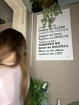 Snapshot of sophiamlf chatting on December 15, 7:31 pm sophiamlf online show from December 15, 7:31 pm