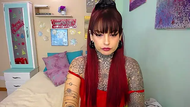 Snapshot of LolaRouse chatting on December 4, 7:28 pm LolaRouse online show from December 4, 7:28 pm