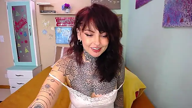 Snapshot of LolaRouse chatting on December 26, 9:47 pm LolaRouse online show from December 26, 9:47 pm
