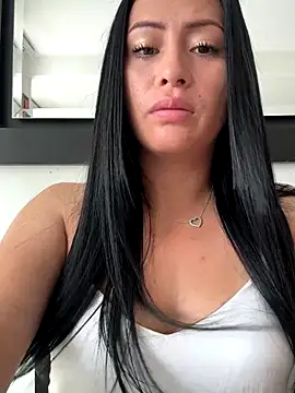 Sara luna  online show from November 10, 2:00 pm