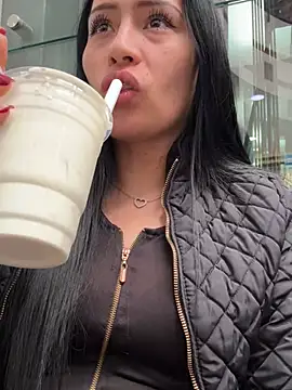 Snapshot of Sara_luna_ chatting on January 6, 4:02 pm Sara luna online show from January 6, 4:02 pm