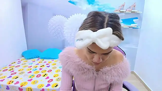 DEMI LEED online show from February 12, 11:54 am