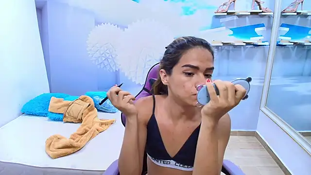 DEMI LEED online show from April 8, 11:55 am