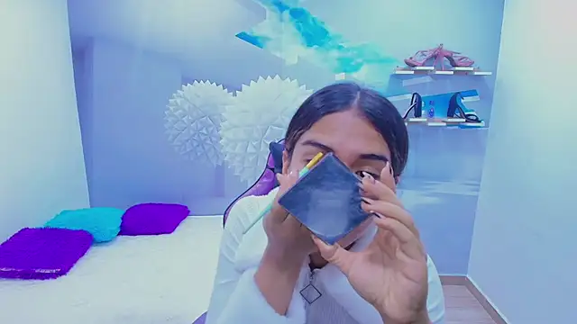 DEMI LEED online show from November 5, 12:30 pm