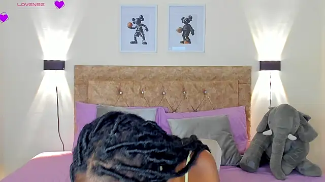 Rihana hot01 online show from March 28, 12:55 am